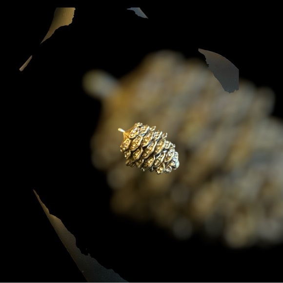 BANANA REPUBLIC BRASS VINTAGE ACORN WITH STONE! - Picture 9 of 9